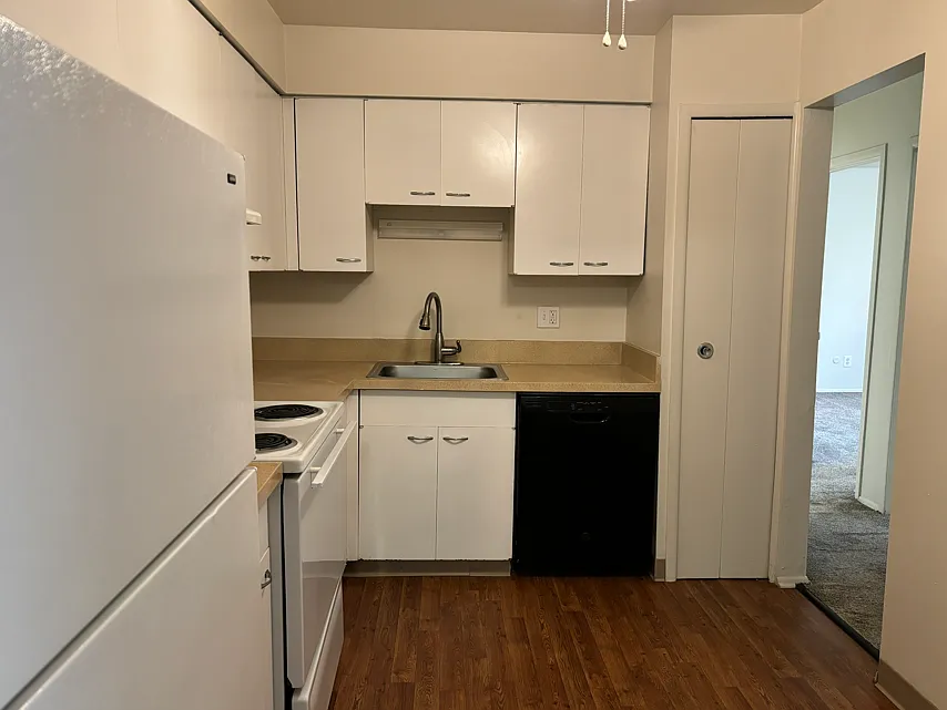 Lincoln Woods Apartments — Photo 3