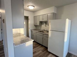 805 3rd Ave SW APT 7, State Center, IA 50247