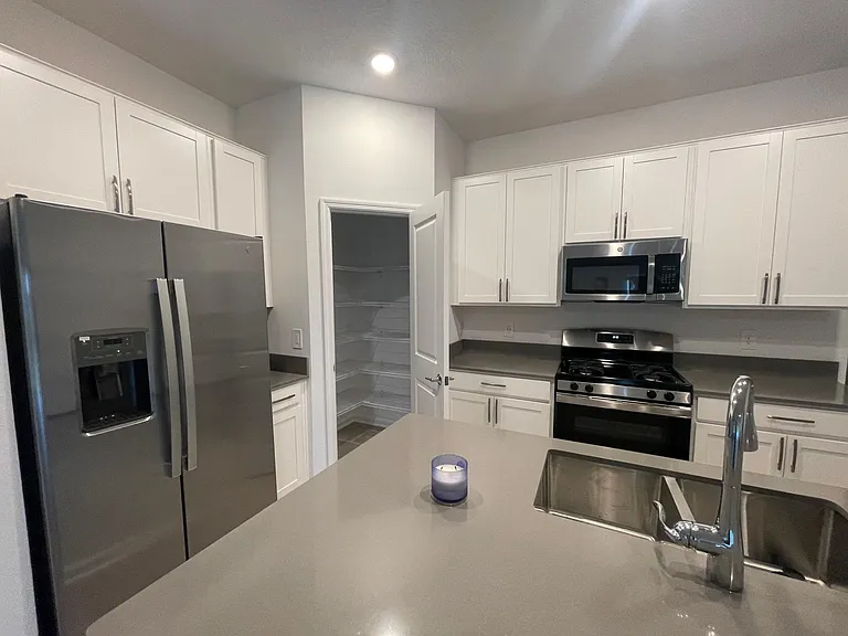 9368 Revere Ave — Photo 11