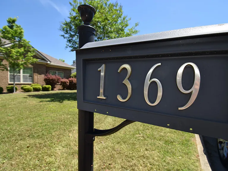 1369 Cloverbrook Cir — Photo 21