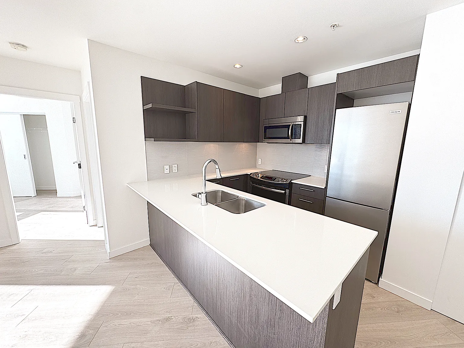 Aquilini Centre West - 2412 — Photo 3