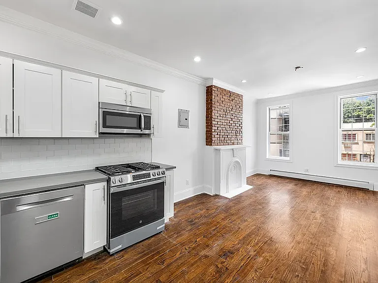 964 Madison St #2C — Photo 5