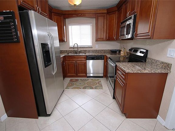 3rd image of 10423 Kumquat Ln