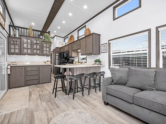 4th image of 11539 Lake Dr #142
