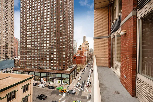 Sold by Nest Seekers International | media 6
