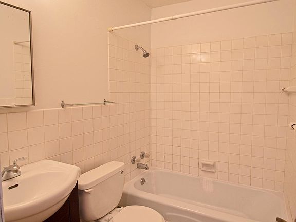 5th image of 915 7th Ave S #11
