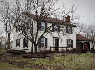 6059 Holly Ln, Farmington, NY 14425