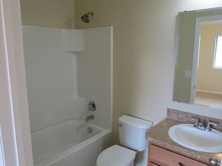 5431 Windsor Lake Cir — Photo 15