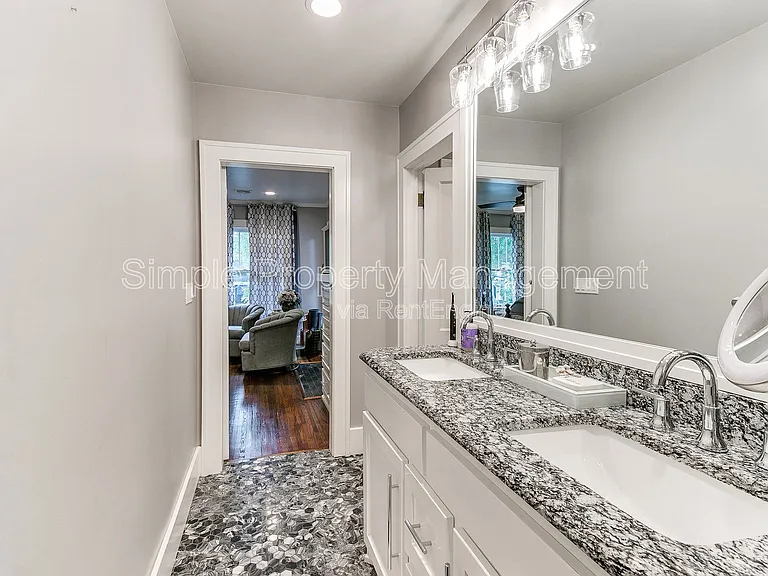 223 NW 21st St — Photo 24