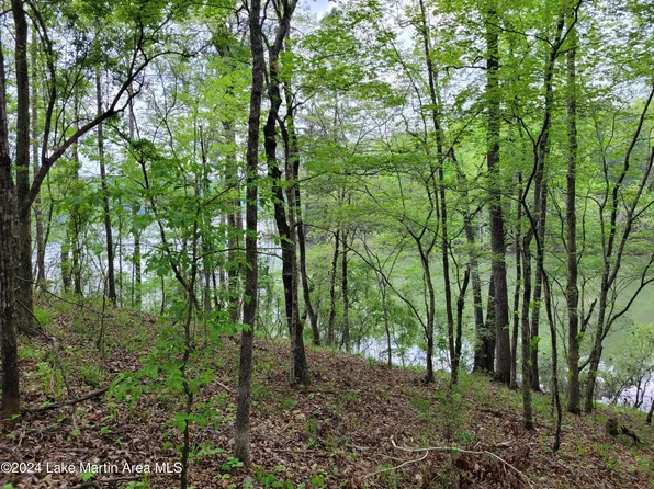 6 Hideway Ln, Tallassee, AL 36078