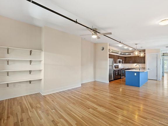 5th image of 1412 Republic St APT 401