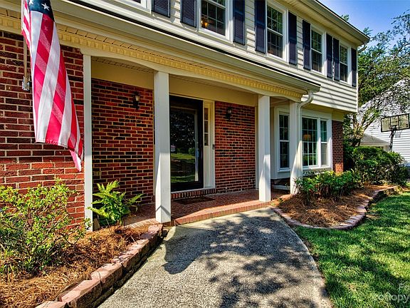4th image of 5117 Macandrew Dr