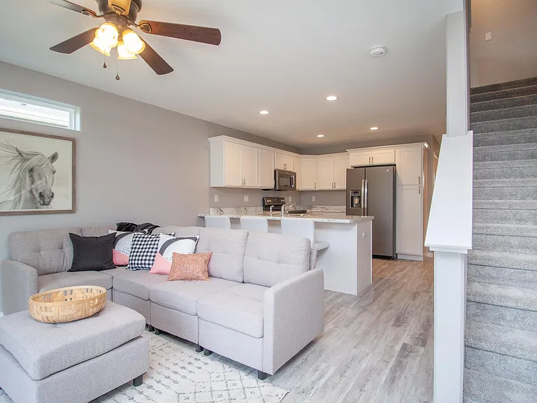 871 Grindstone Cir — Photo 2