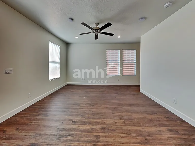 11016 S Trocadero Ave — Photo 7