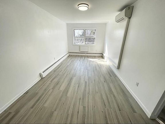 5th image of 2845 Wilkinson Ave #3