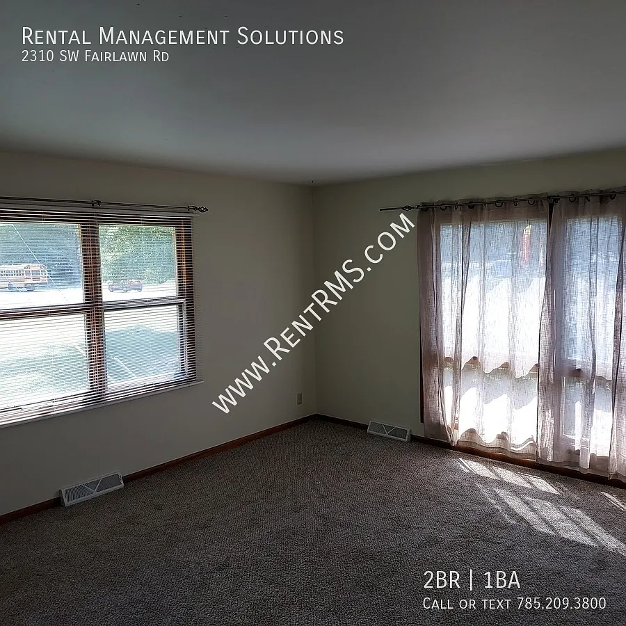 *Duplex* 2310 Sw Fairlawn Rd- 2 Bed/1 Bath — Photo 4