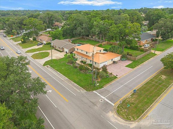 2nd image of 2800 Bayou Blvd