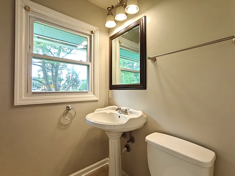 75 Mainbridge Ln — Photo 11