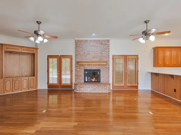551 N Collins Rd, Sunnyvale, TX 75182