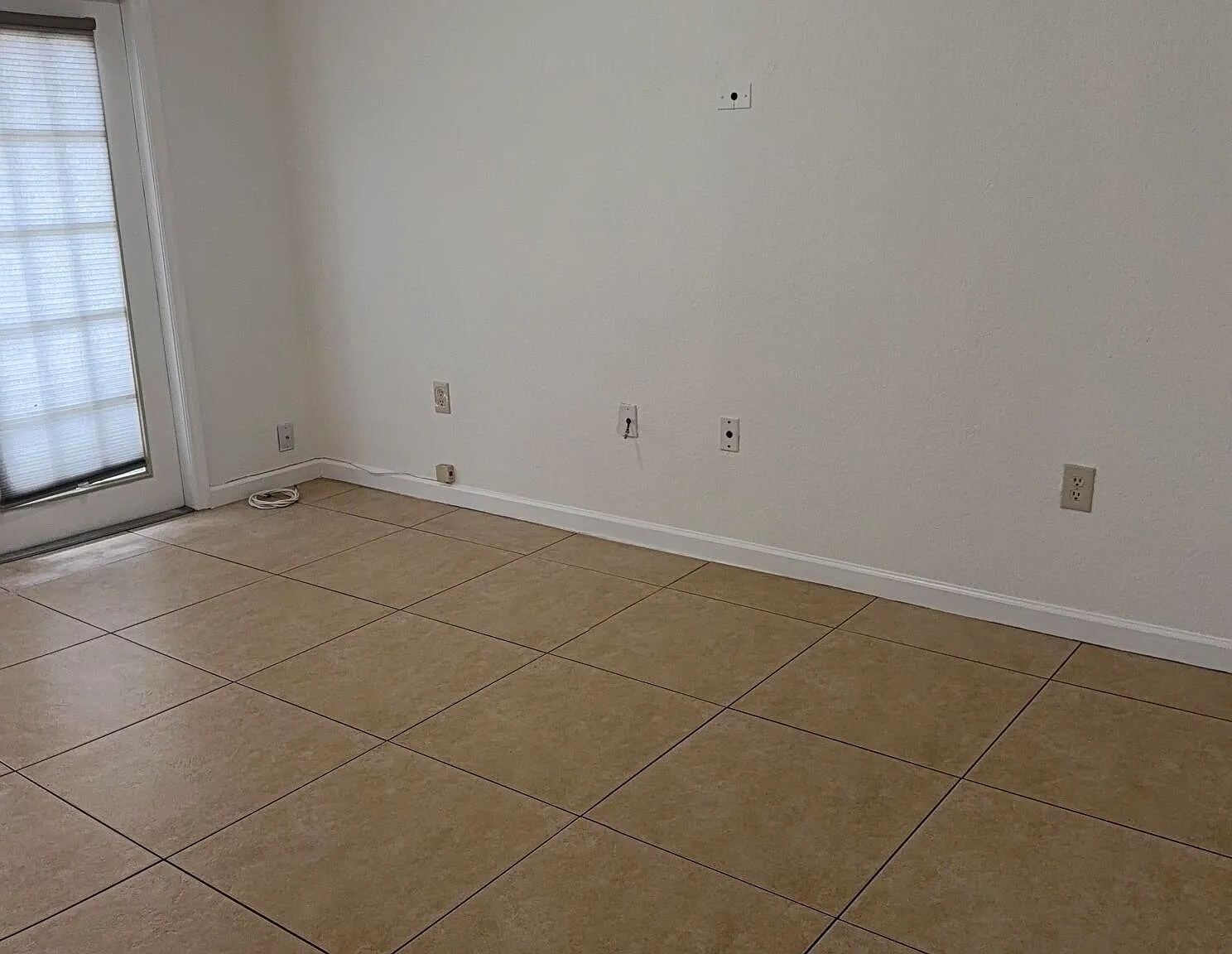 3 bed, 2.5 bath, 1742 sqft, $2,295 — Photo 3