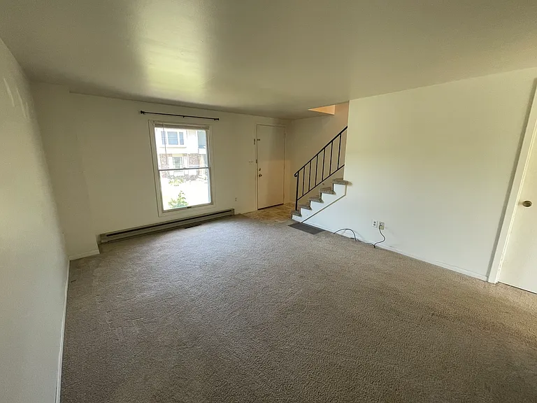 433 Cedarcrest Dr — Photo 8
