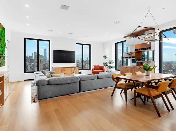 21 East 12th Street image 1 of 16