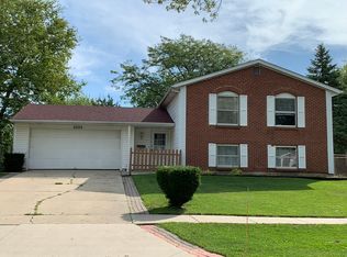 6989 Plumtree Ln, Hanover Park, IL 60133