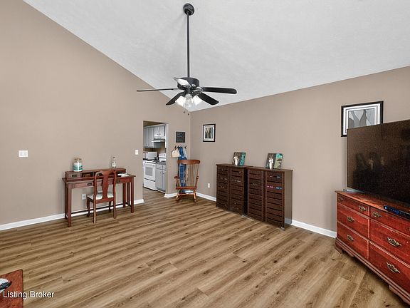 4th image of 1039 River Bend Rd
