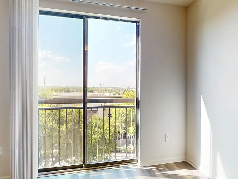 Residences at the Domain — Photo 70