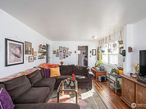 2nd image of 50-52 G St NE #50
