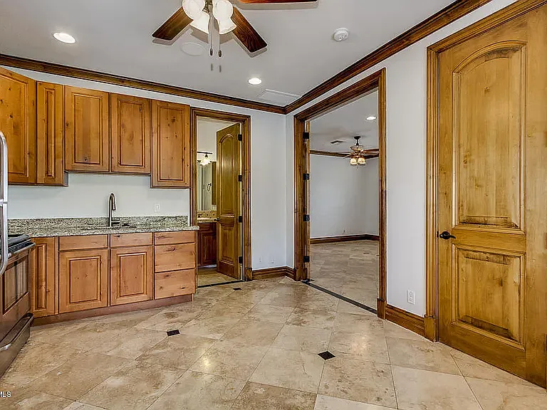 2542 E Melrose St — Photo 3