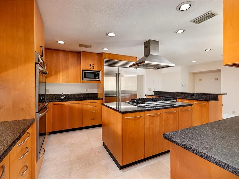 300 Brightwaters Blvd NE — Photo 17