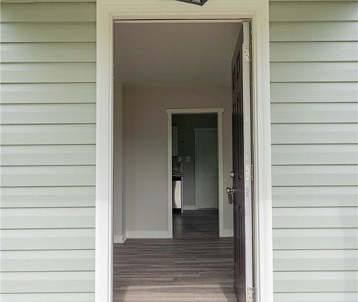 2nd image of 616 Queen Anne Dr