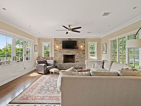 4th image of 900 Piermont Ave