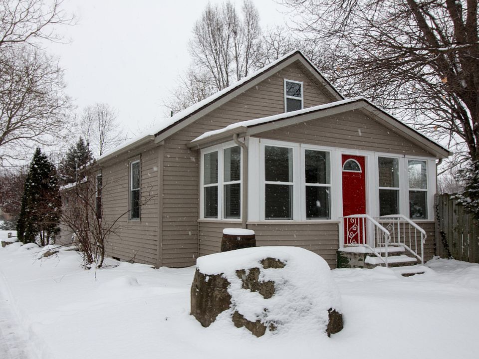1st image of 605 W Ionia St