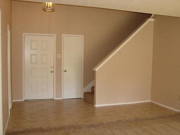4th image of 6818 Prairie Village Dr
