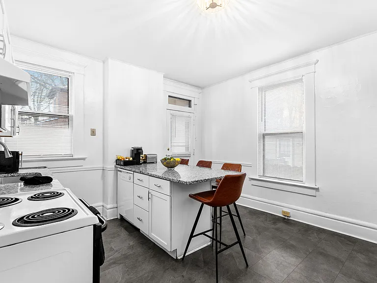726 Kerr St — Photo 6