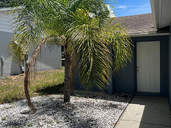 2nd image of 850 Druid Pl