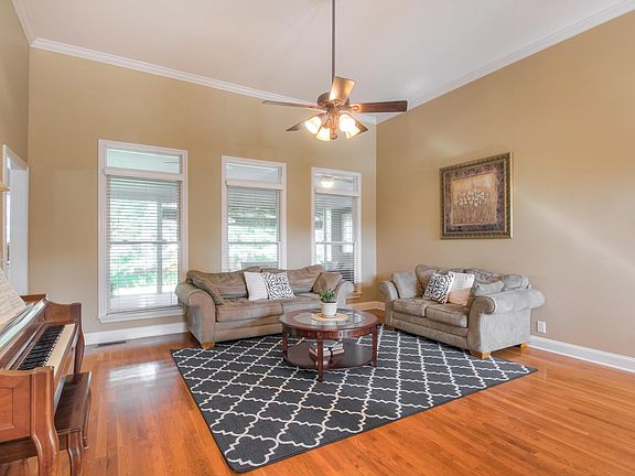 2nd image of 1907 Creekwalk Dr