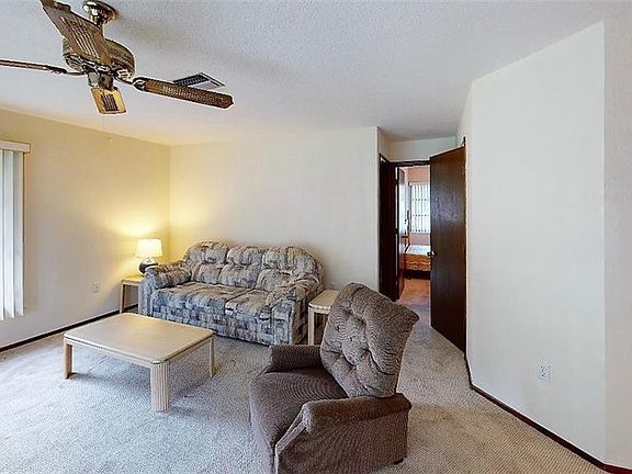 5th image of 353 Lomond Dr
