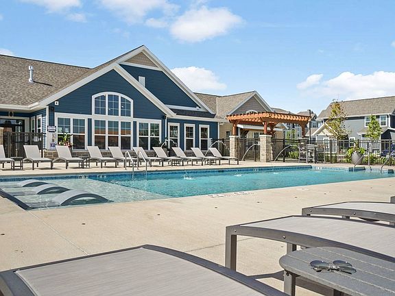 Pool | The 85 at Maple Grove, Madison, WI