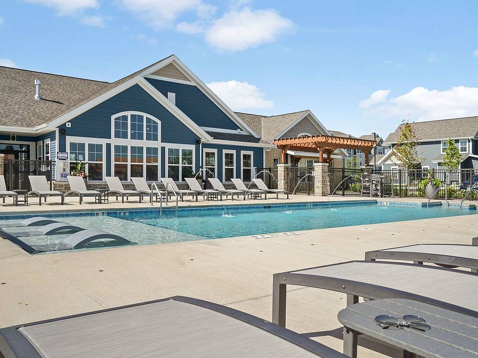 Pool | The 85 at Maple Grove, Madison, WI
