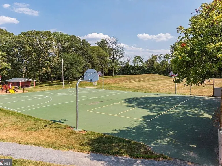 1078 Downton Rd — Photo 23