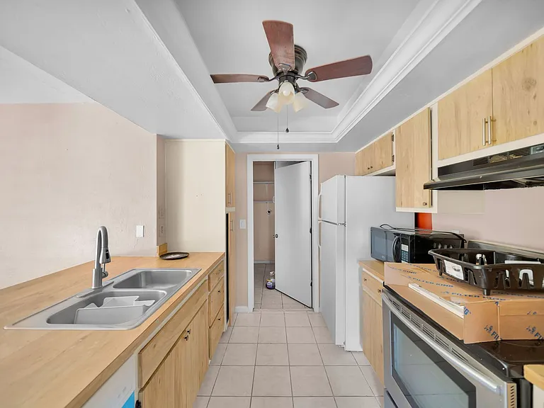 517 SE 23rd Pl — Photo 8