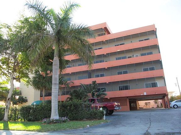 4th image of 3212 NE 12th St APT 301