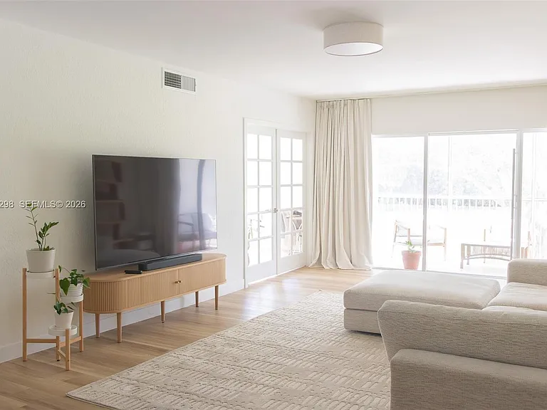 3250 N Palm Aire Dr #202 — Photo 6