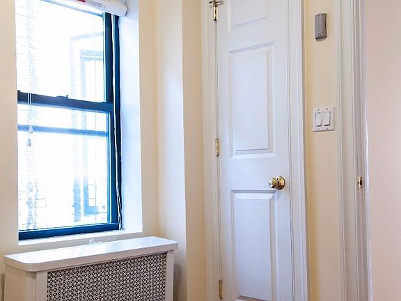 5th image of 544 W 50th St #A5fw
