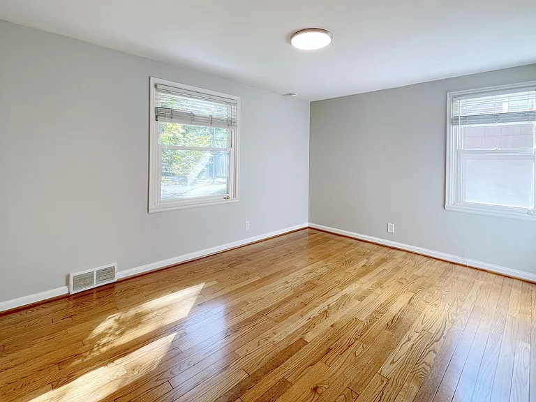 7318 Rosewood St — Photo 18