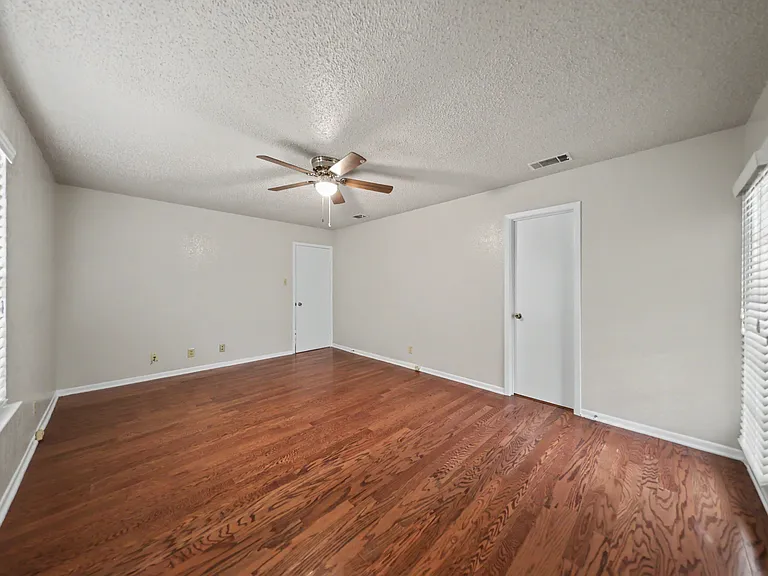 2433 Canyon Creek Dr — Photo 15
