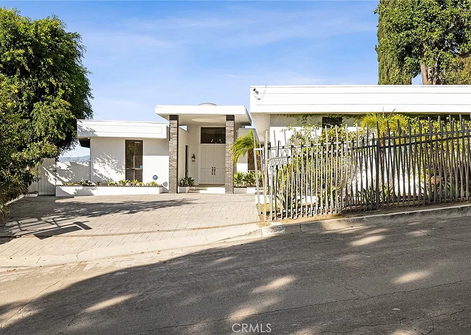 3329 Dona Rosa Studio Ctr